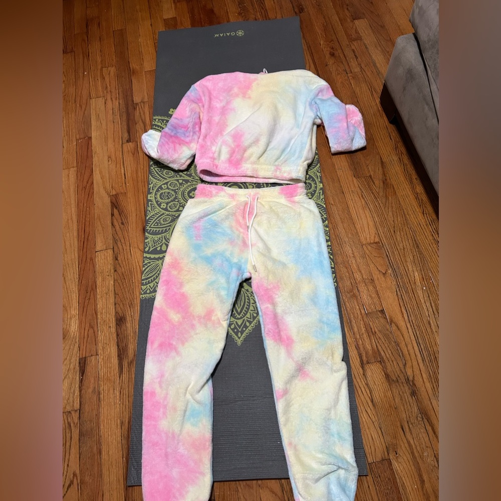 Colorful and fluffy top and bottom